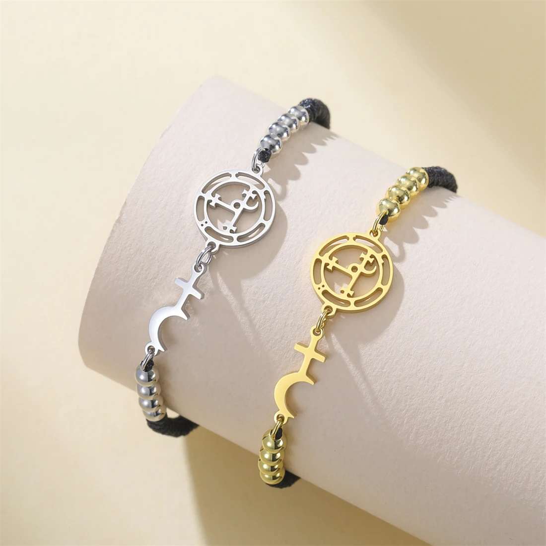 1 Stück Exquisites Lilith-Siegel Armband für Frauen, Halbmond-Kreuz-Armbänder aus Edelstahl, Mythisches Amulett-Schmuckgeschenk