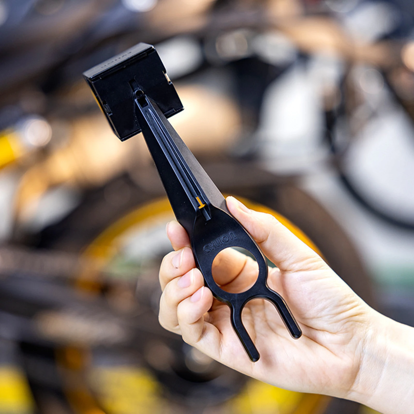 

Аппликатор для смазки цепи мотоцикла, масленка для цепи мотоцикла, распылительная шестерня, без беспорядка, насадка для очистки восковой цепи