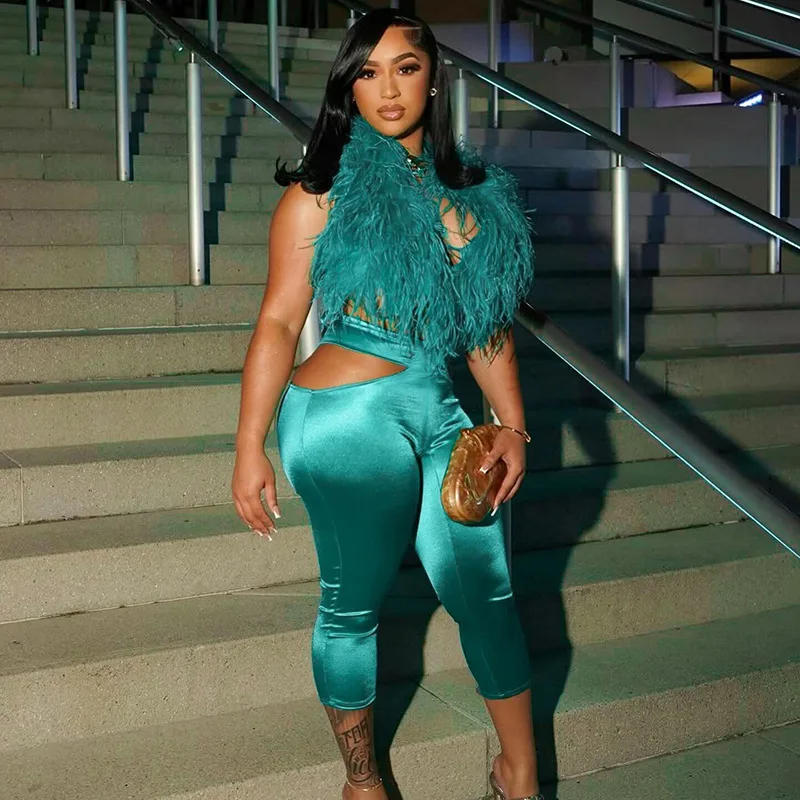 

Клубная одежда, женский сексуальный комплект из 2 предметов, укороченный топ на бретельках с лямкой на шнуровке и открытой спиной + узкие капри с высокой талией и вырезами