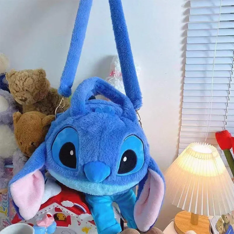 กระเป๋าสะพายไหล่ลายดิสนีย์สติทช์ การ์ตูนลิโลแอนด์สติทช์ กระเป๋าเป้ตุ๊กตาขนนุ่ม ของเล่นตุ๊กตาขนนุ่ม กระเป๋าสะพายข้างสำหรับเด็กผู้หญิง กระเป๋าถือตุ๊กตาขนนุ่ม ของขวัญคริสต์มาส