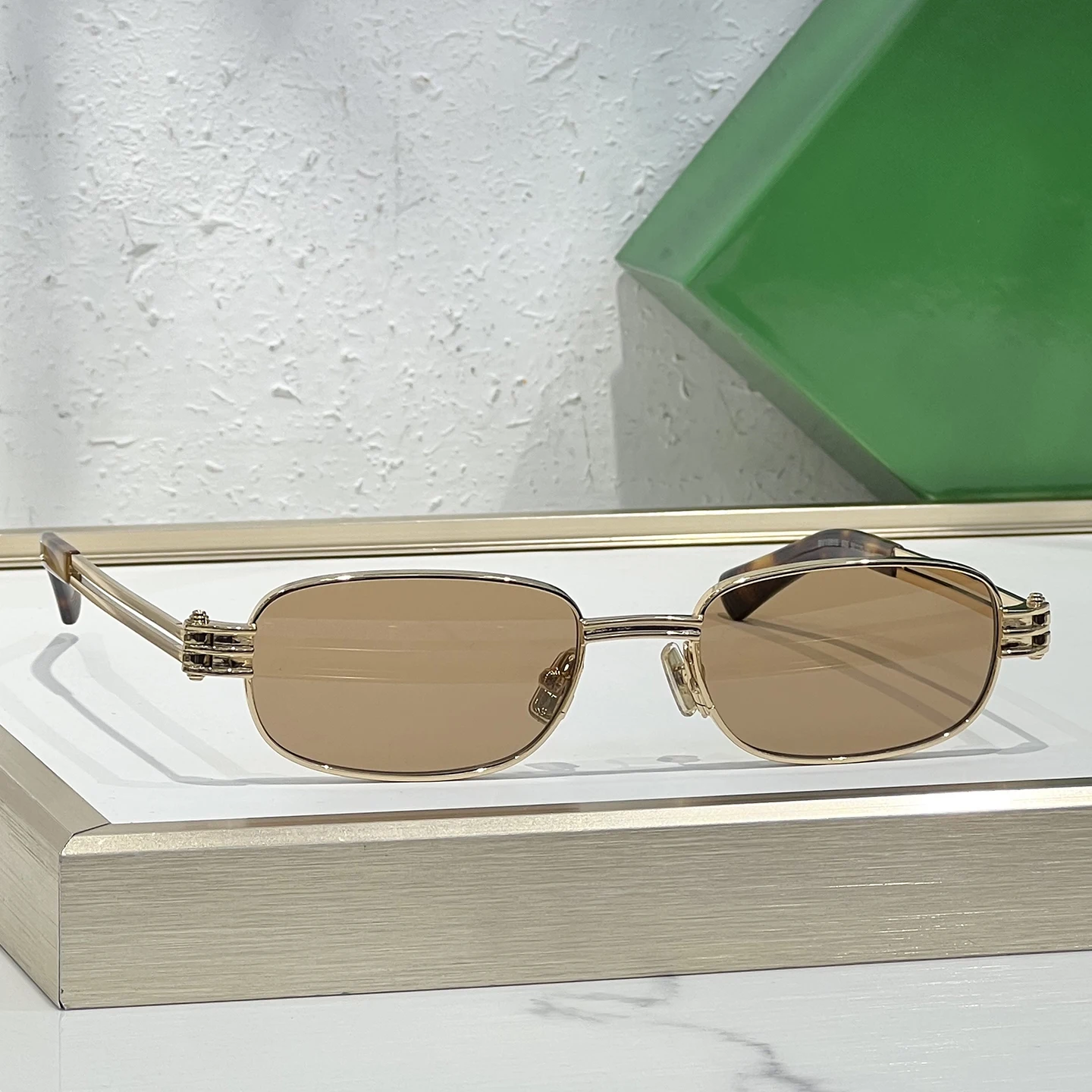 

1381 Italian style luxury fashionable square frame small orange sunglasses for women vacation casual black glasses for men