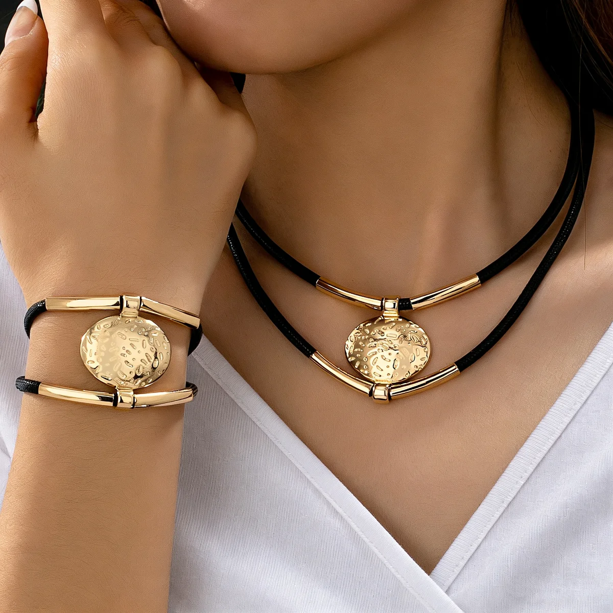 Formal Wear Jewelry For Women - Elegante ovale hangerset met gestructureerd zwart