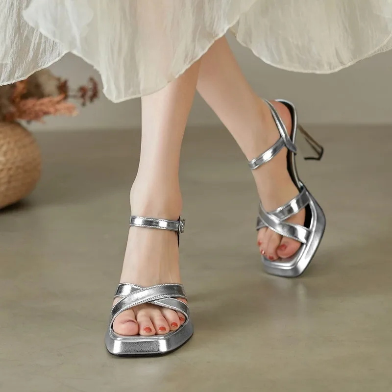 

Новинка 2023 года, сандалии на платформе из натуральной кожи, пикантные модные женские летние туфли на высоком каблуке с квадратным открытым носком и пряжкой на ремешке