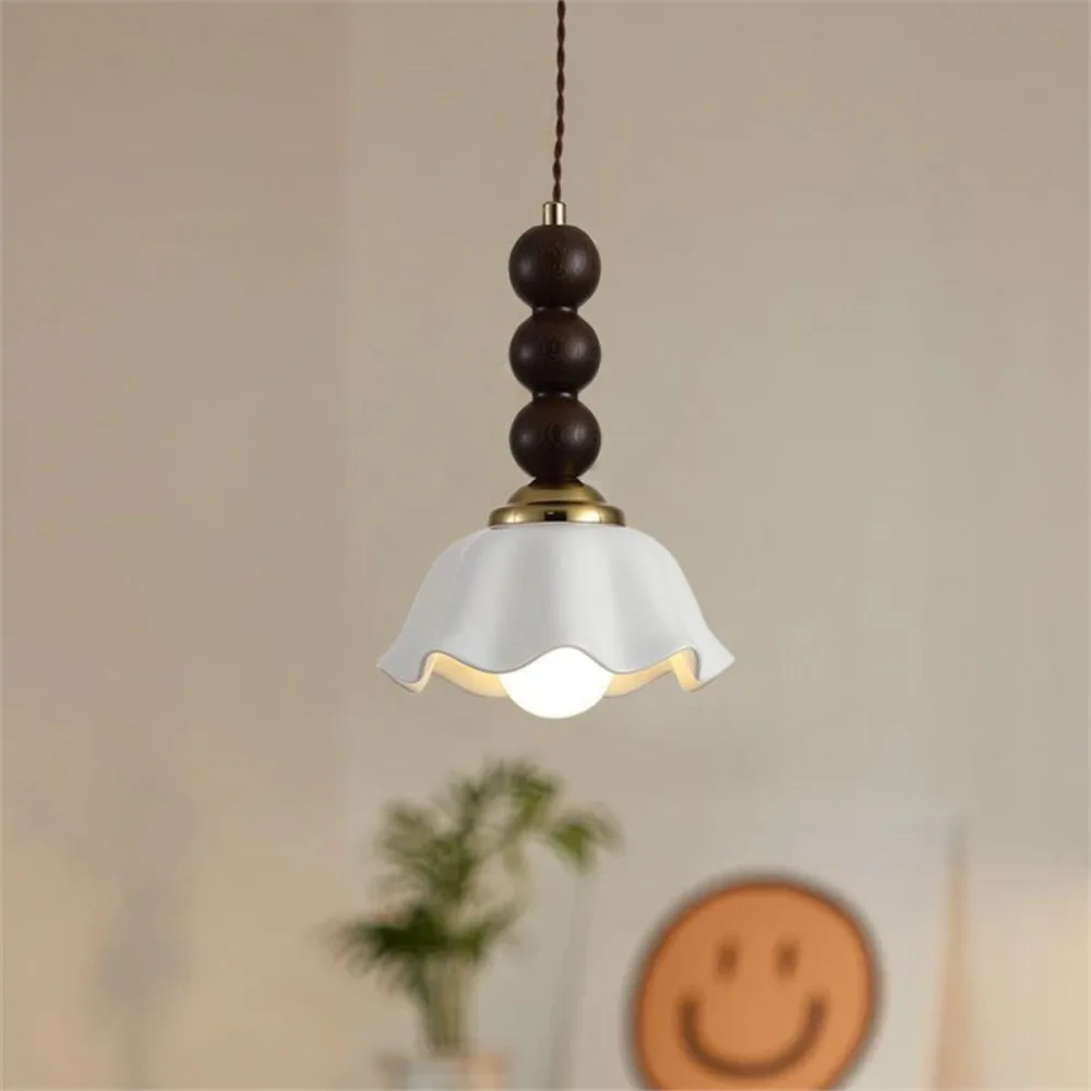 lampe-de-chevet-retro-pour-chambre-a-coucher-suspension-creme-en-forme-de-fleur-de-lys-en-verre-sans-fil-rechargeable