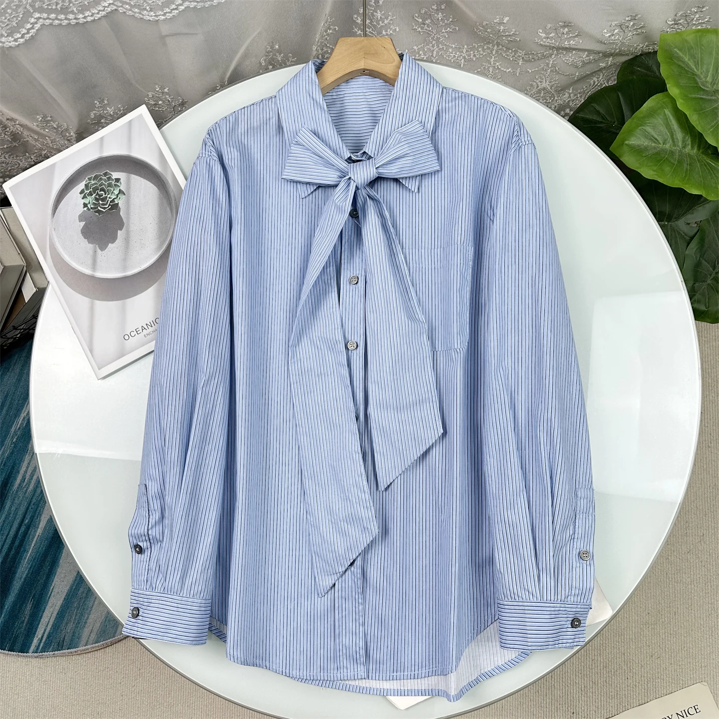 

Синяя полосатая повседневная рубашка женская свободного кроя с узлом, модный тренд Весна 2026, хлопковая, с длинным рукавом, на пуговицах