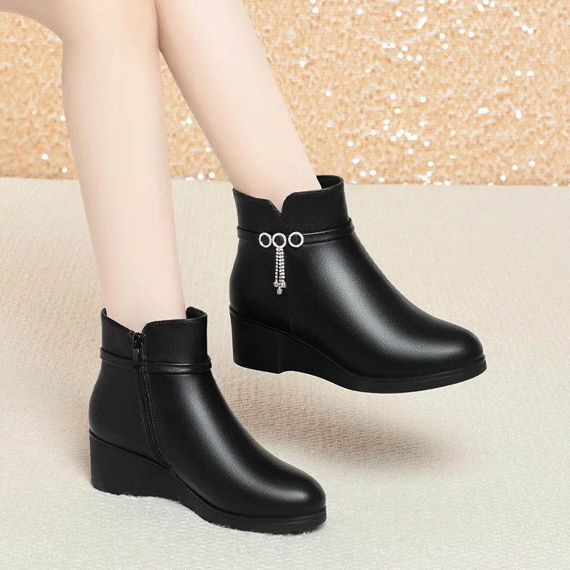 Anti-skip ankle boots com cunhas para as mulheres, ankle boots pretas com cunhas e dedo do pé redondo, sapatos de pelúcia quentes para o inverno