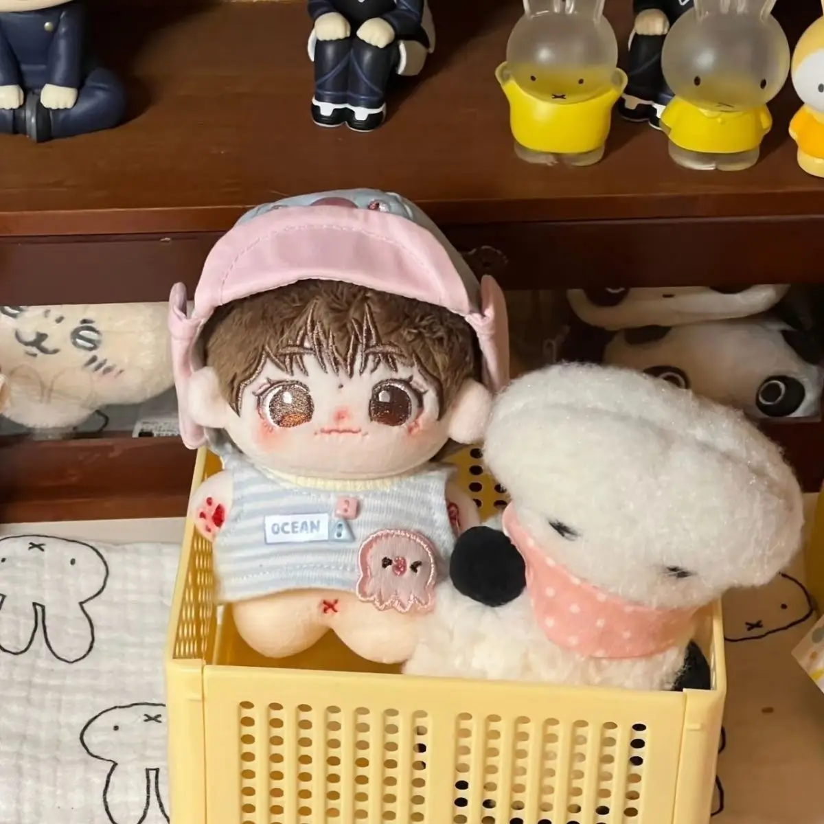 Jackson Yee Atrybut 10cm Lalka Idola Brelok Bawełniana Lalka Pluszowa Zabawka Lalka Tydzień Gwiazd Lalki do Prezentowania Dziewczynom na Urodziny Zabawki Świąteczne