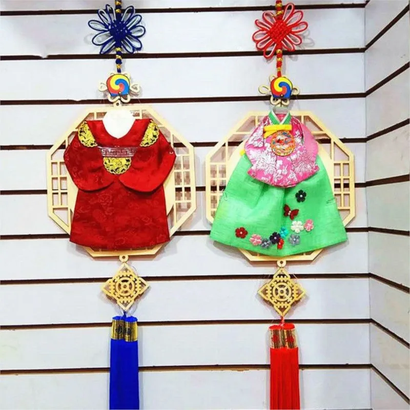 Korean Folk Craft Korean Couple Hanbok Wooden Frame Pendant Classroom Decoration Living Room Entrance Wall Hanging OrnamentZF199