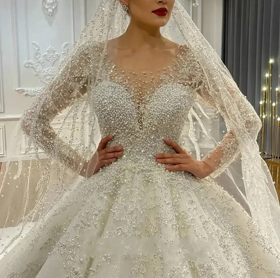 

Luxurious Arabic Dubai Wedding Dress 2026 Scoop Neck Pearls Long Sleeves Beading Sequins Bridal Gowns Bride Dresses Vestidos