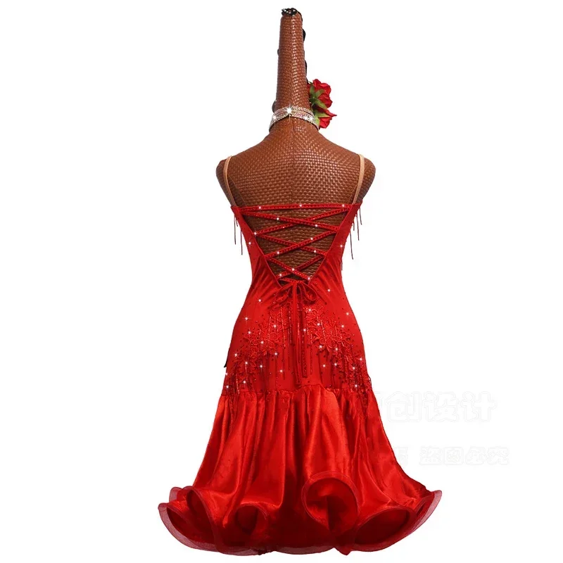 فستان أحمر عالي الجودة مخصص للرقص اللاتيني الجديد مع شرابة لأداء تشا تانجو القياسي للسيدات البالغات