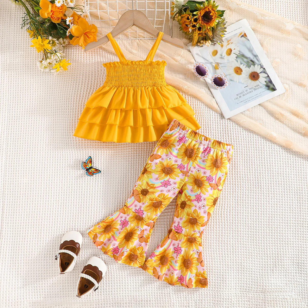 

2024 New Baby Clothes Sets Sleeveless Ruffles Tops Sunflowers Flare Pants 2 Piece Sets Designer Casual Girls Clothes Sets 0-2T