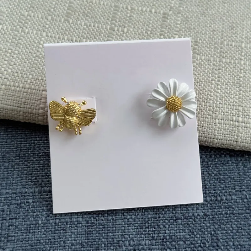 Simple S925 silver pin fresh daisy bee asymmetric earrings gold bee earrings