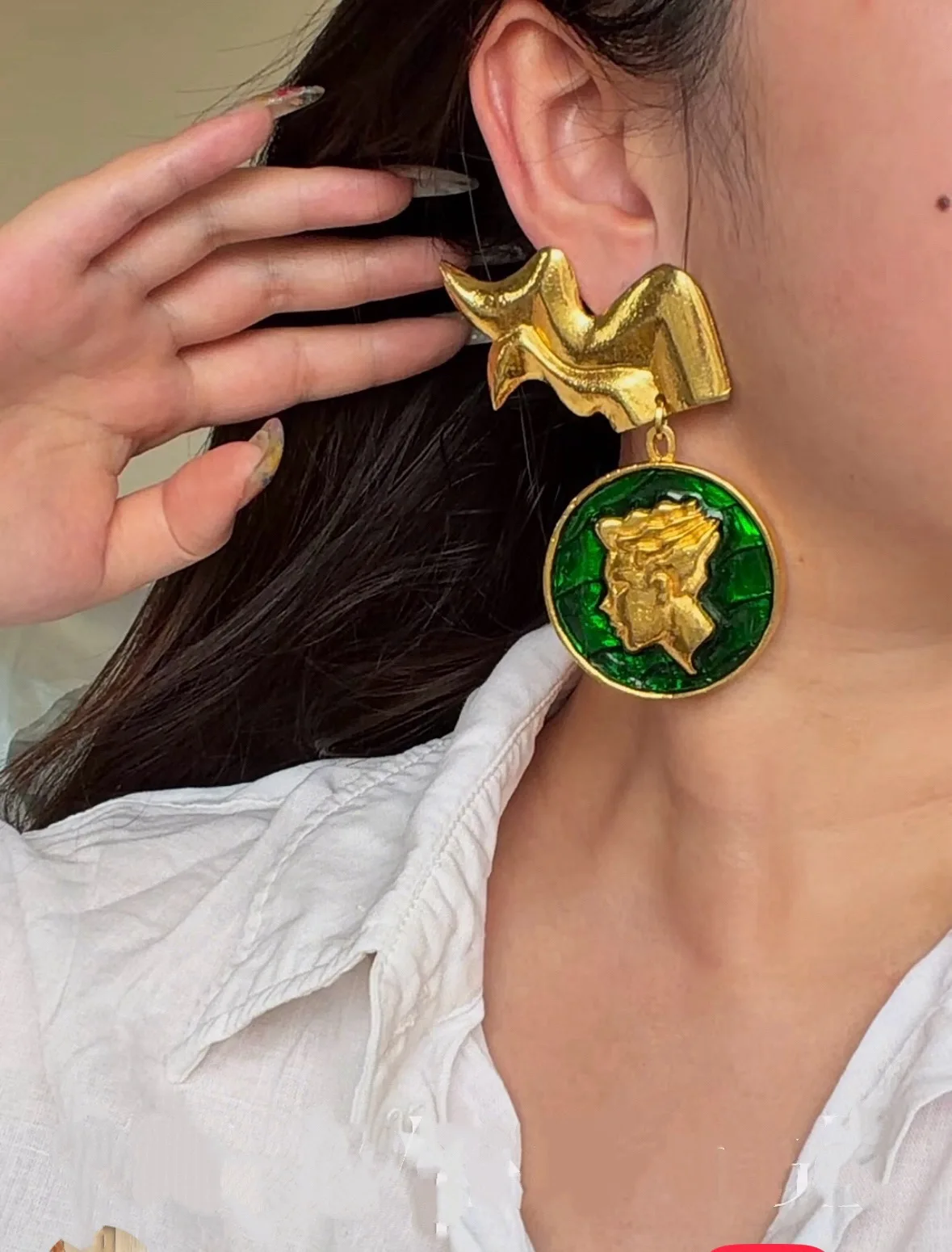 Europe America Vintage Green Enamel Portrait Earrings Ear Clip Women Top Quality Jewelry