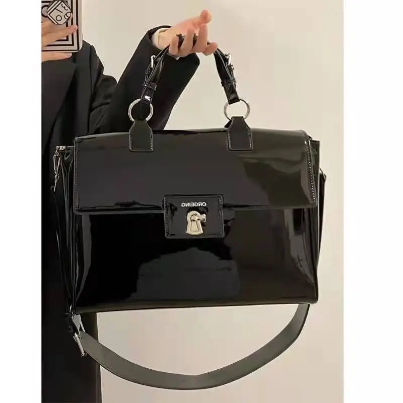 Black Patent Leather Computer Bag Large Capacity Single Shoulder Diagonal Cross Bag neutral Handheld Briefcase By Postman