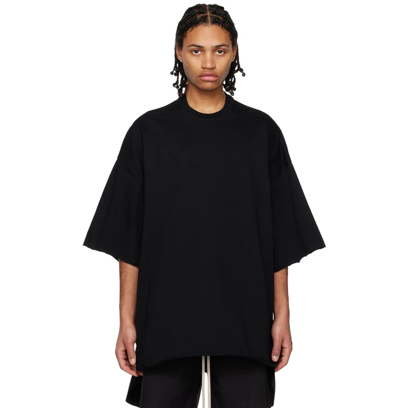 

Мужская футболка оверсайз свободного кроя с коротким рукавом, из хлопка плоского плетения, молодежная, с круглым вырезом и подплечниками.