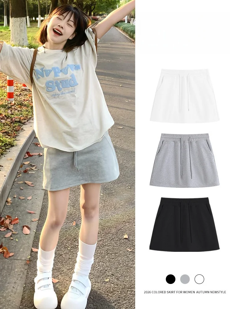 

Светло-серая спортивная юбка женская летняя тонкая с завышенной талией, утягивающая, на шнурке, А-силуэт, короткая, скрывающая недостатки фигуры