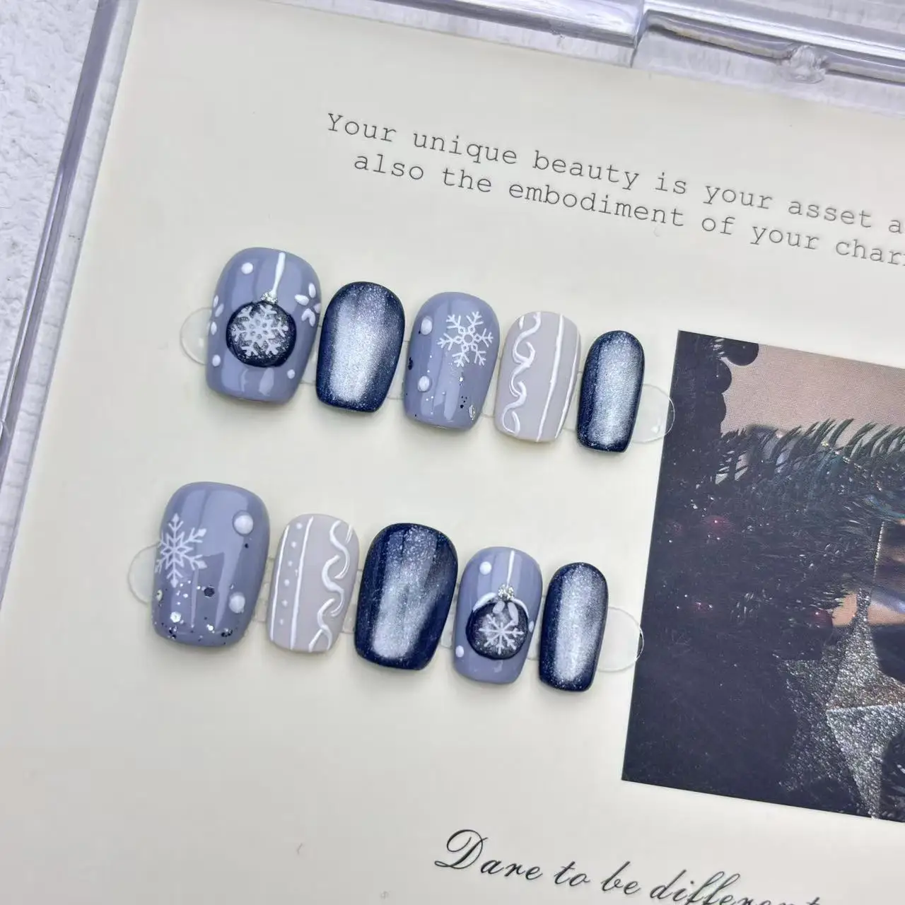 10 szt. Ręcznie Robione Paznokcie Naklejane Świąteczne Frozen Niebieskie Efekt Kociego Oka Pełne Pokrycie Końcówki Paznokci dla Kobiet i Dziewcząt Zdejmowane Paznokcie do Noszenia