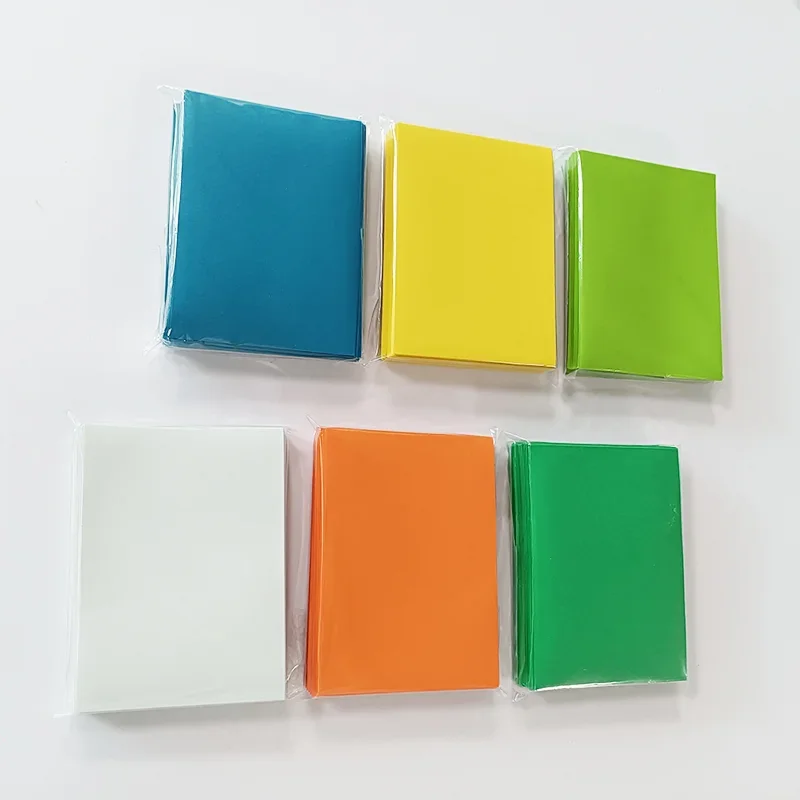 50 قطعة 66x91 مللي متر ماتي الملونة حجم قياسي حافظة بطاقات TCG بطاقات التداول حامي التارو درع مجلس ألعاب غطاء سحري PKM