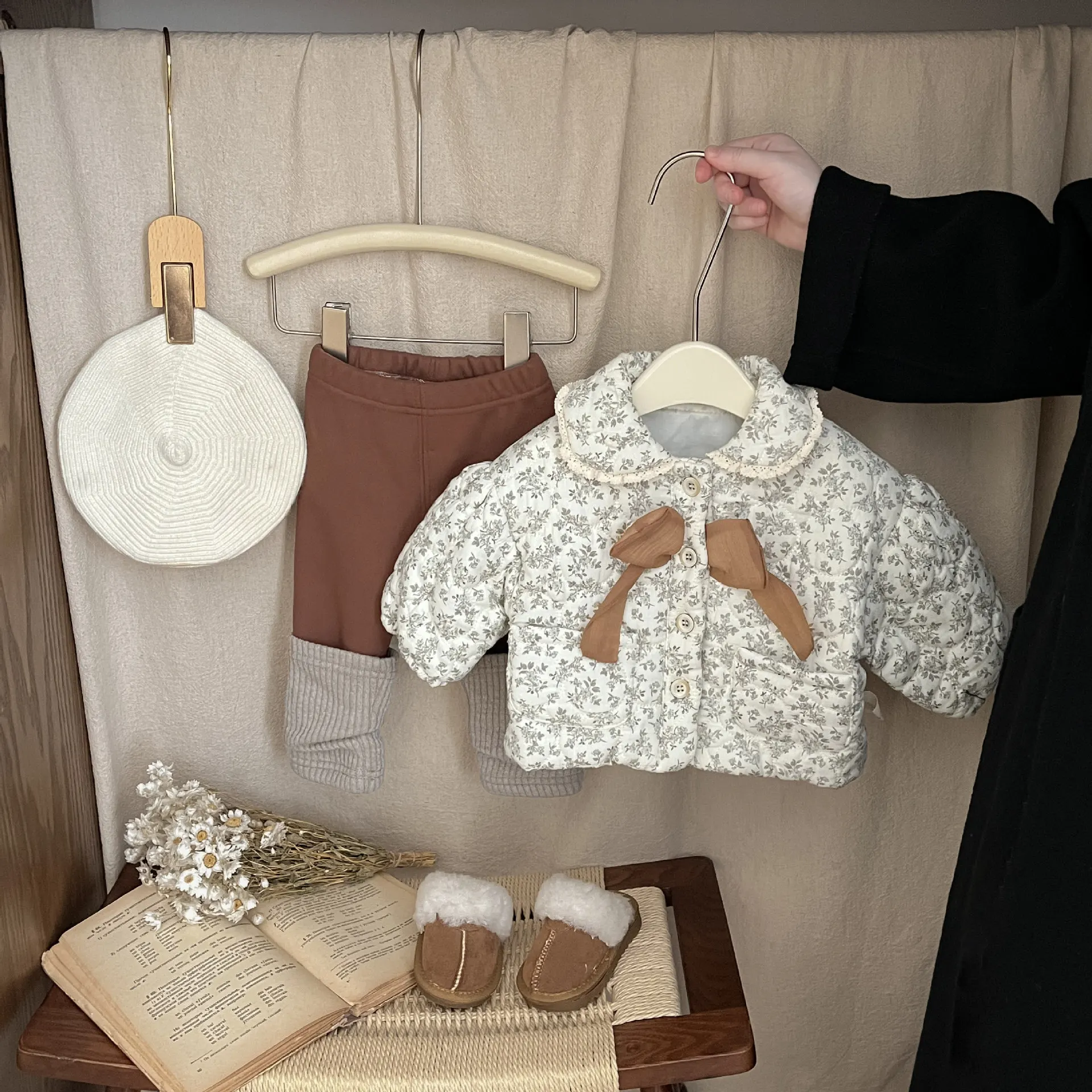 

Children's Jacket 2025 Winter New Thicken Warm Newborn Girl Plush Coat Floral Pattern Kids Baby Girl Velet Padded Outerwear Coat