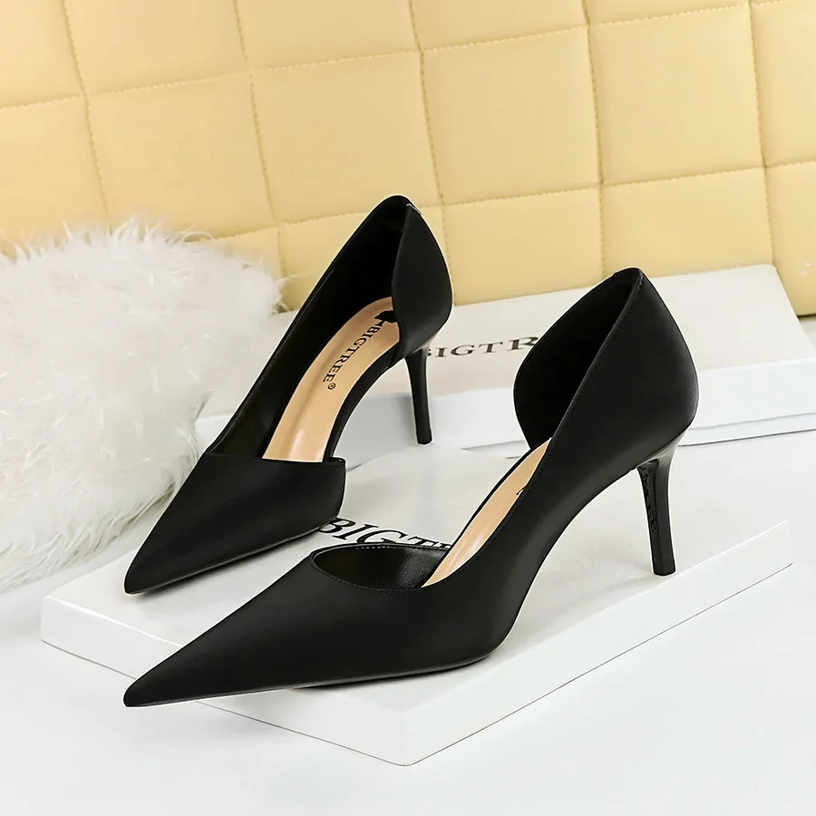 

2025 Korean Edition Simple Thin Shallow Notched Pointed Side Hollow Versatile High Heel Women's Single Women Pumps туфли женские
