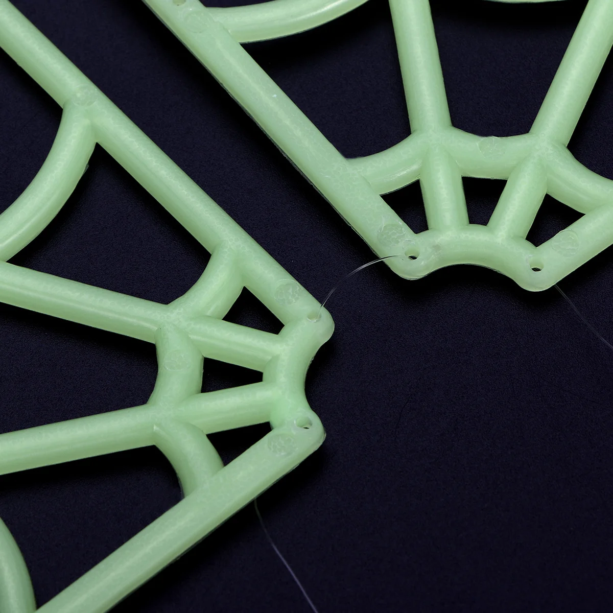 

Luminous Spider Web 62Cm Diameter 4 Pieces Easy Install Glow in Dark Halloween Haunted House Decor Plastic Glow Spider Web