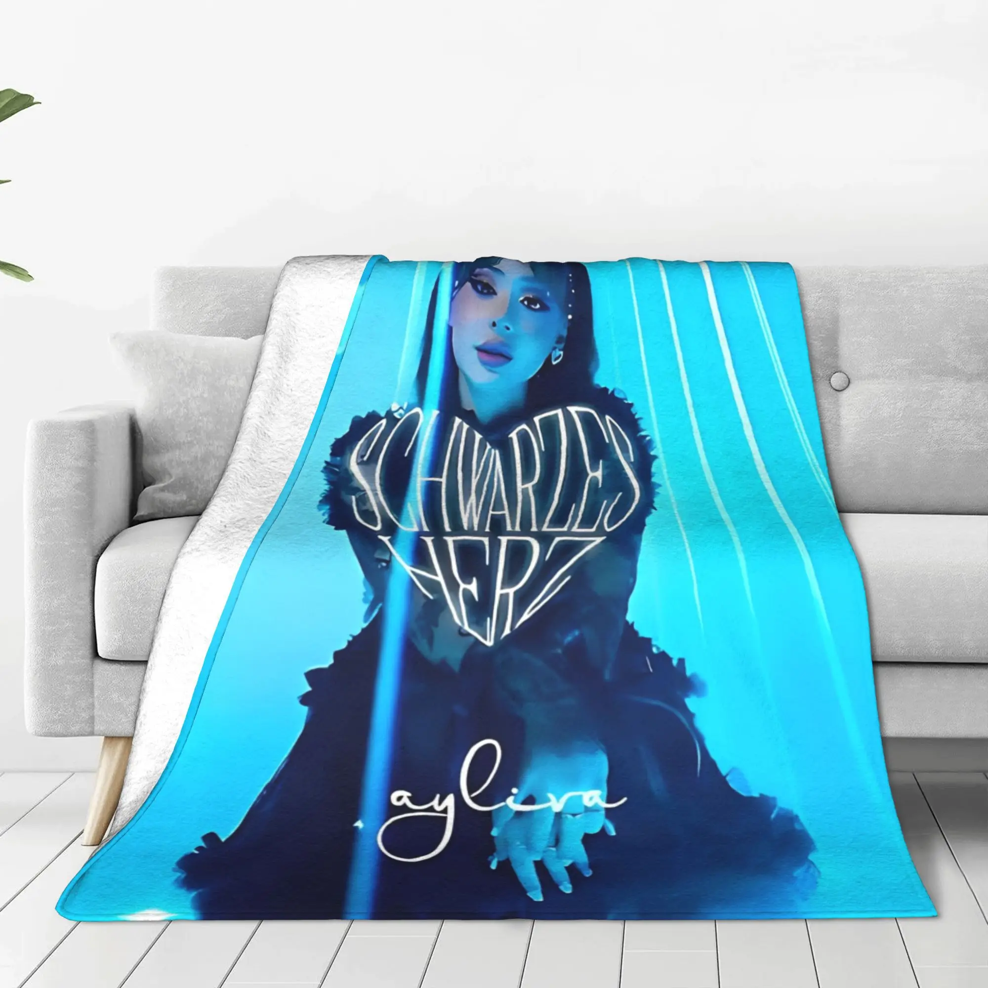 

Singer Ayliva Schwarzes Herz Blanket Plush Awesome Breathable Throw Blanket for Home Textile Decor