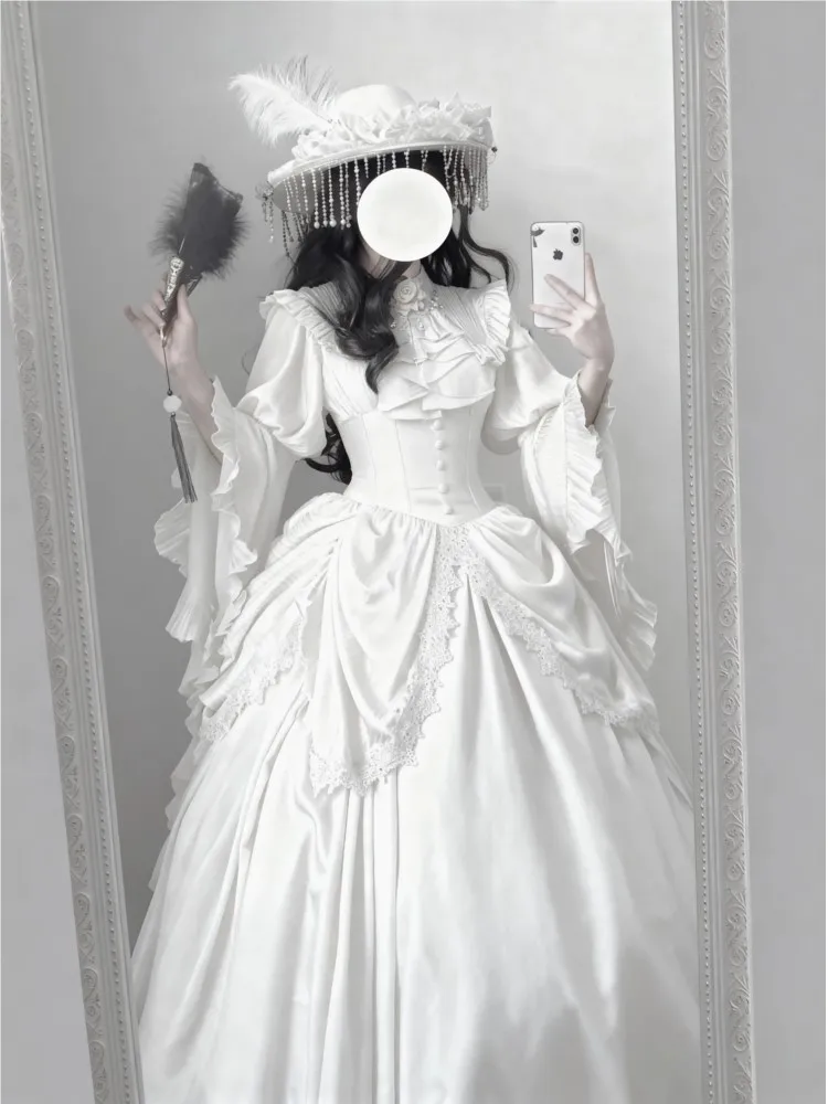 Abito di grandi dimensioni con maniche a camicia in stile gotico di Halloween