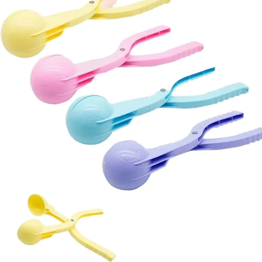 Divertido juguete de nieve de plástico para invierno, Color aleatorio, Clip de bola de nieve en forma de fútbol, juguetes para jugar en la nieve, regalo para niños