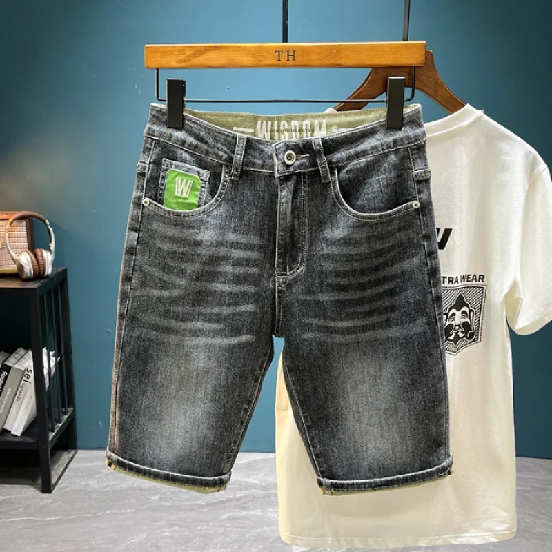 Shorts jeans de estiramento fino masculino, shorts justos, combinando tudo, casual, elegante, high-end, verão, 2024