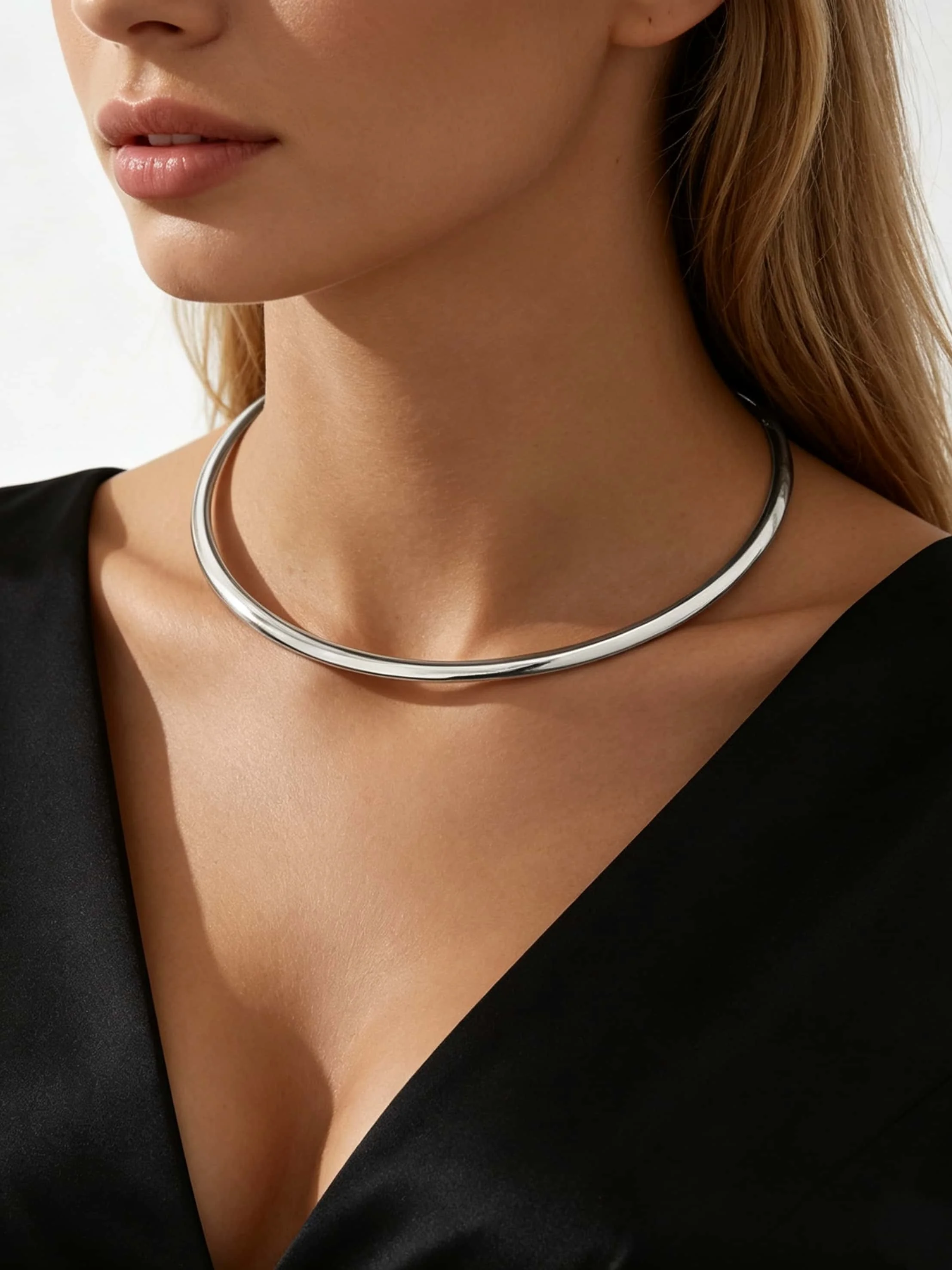 Fashionable Minimalist Ladies Necklace Elegant Fine Surface Design Single Piece Chic Jewelry Accessory