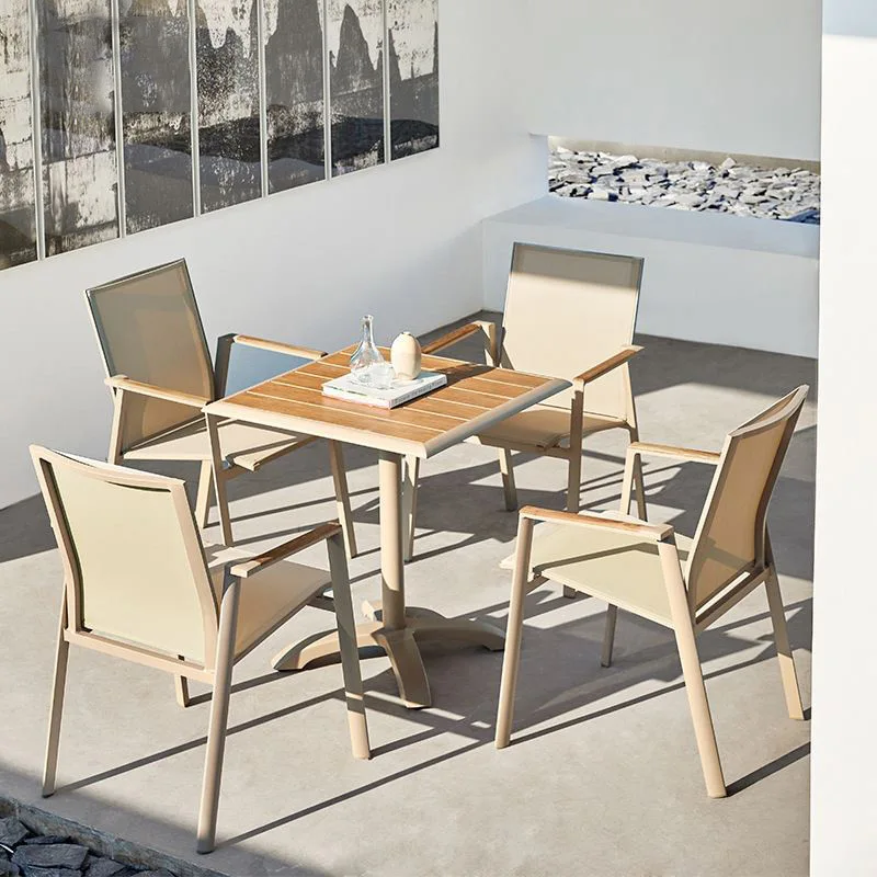 Outdoor-Freizeit-Set: Aluminiumrahmen mit Holz-Kunststoff-Gitter, Langlebiger Stapelbarer Tisch- und Stuhl-Set, Wasserdicht und Sonnenschutz für Innenhof und Balkon