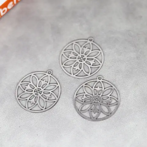 3pcs/Lot Stainless Steel Mystical Floral Mandala Round Pendant Accessories For Fashion Jewelry Making DIY Handmade Craft