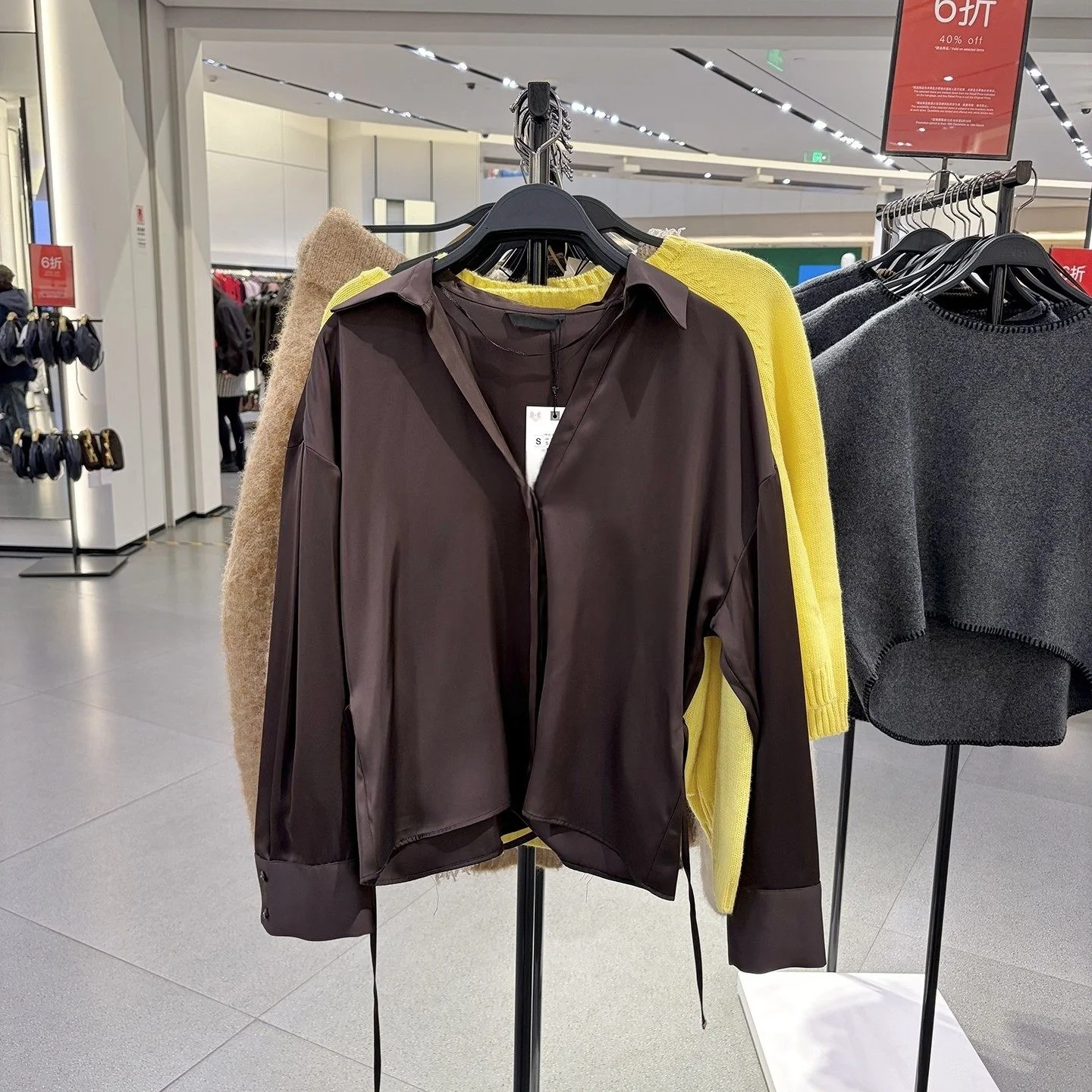 

Новая женская модная рубашка 2026 года в французском минималистичном стиле с длинным рукавом, воротником и поясом, с эффектом шелка