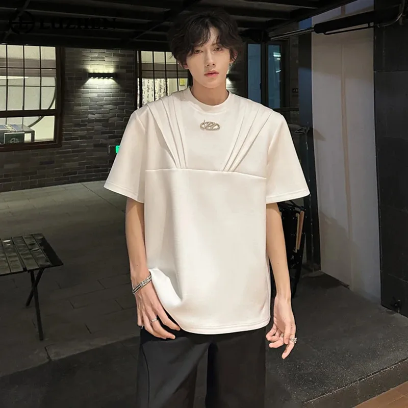 

LUZHEN Original Handsome Pleated Design Short Sleeve T-shirt Men's 2025 Summer Metal Logo Decorate Shoulder Pad Male Tops JY2316