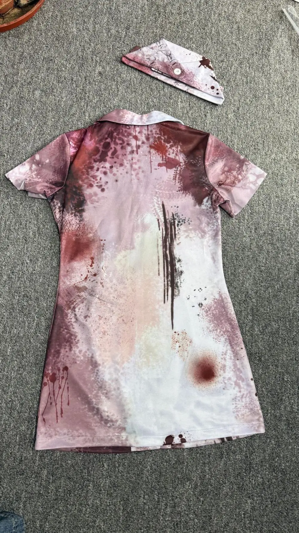 Déguisement Infirmière Ensanglantée – Robe, Coiffe et Tablier – photo 3