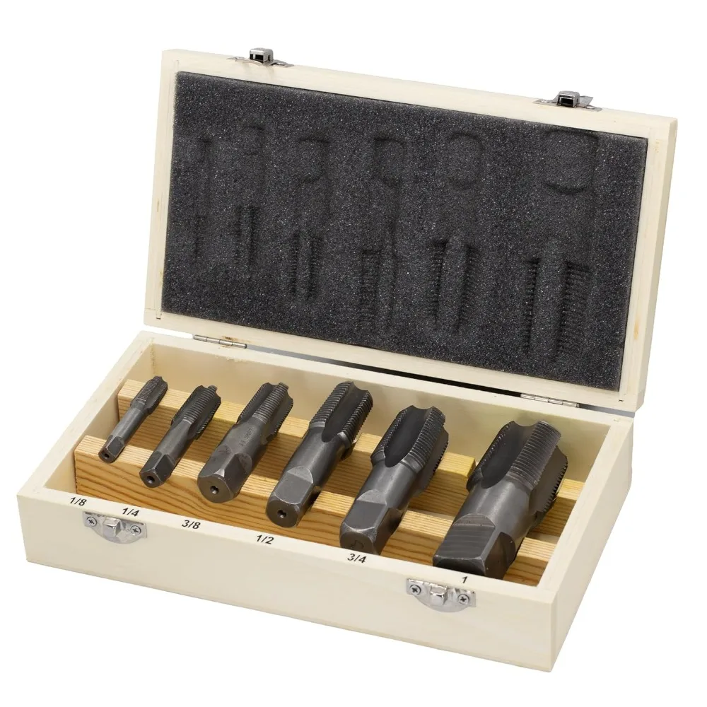 ชุดต๊าปท่อ NPT 6 ชิ้น ทำจากเหล็กกล้าคาร์บอน ประกอบด้วยขนาด 1/8, 1/4, 3/8, 1/2, 3/4 และ 1 นิ้ว บรรจุในกล่องไม้