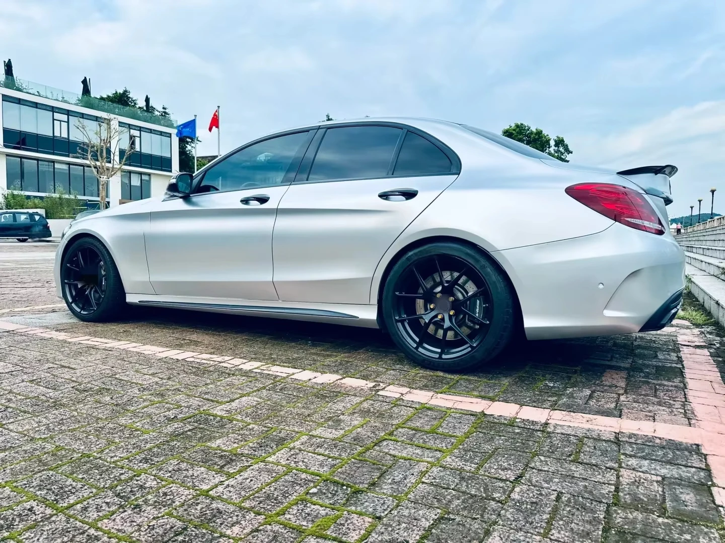 

Top Grade Carbon Fiber Front Mudguard and Side Mudguard Are Suitable for W205 C63 Car Kit Conversion Upgrade