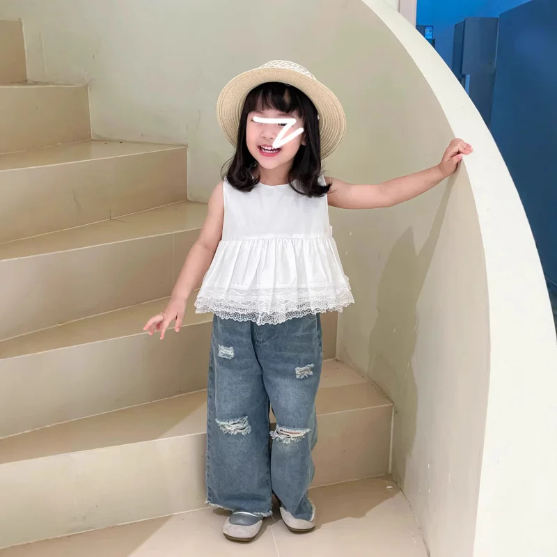 

2026Girls' Summer Niche Lace Patchwork Puffy Sleeveless Top and Ripped Jeans Set Trendy Outfit