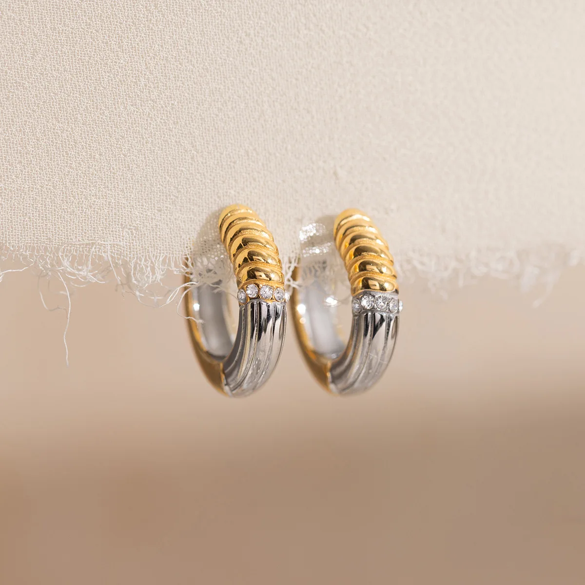 Punk Chunky Round Tube O-Shaped Stainless Steel Earrings Gold&silver Mix Color Ribbed Circle Zircon Hoop Huggie Earring Jewelry view 2