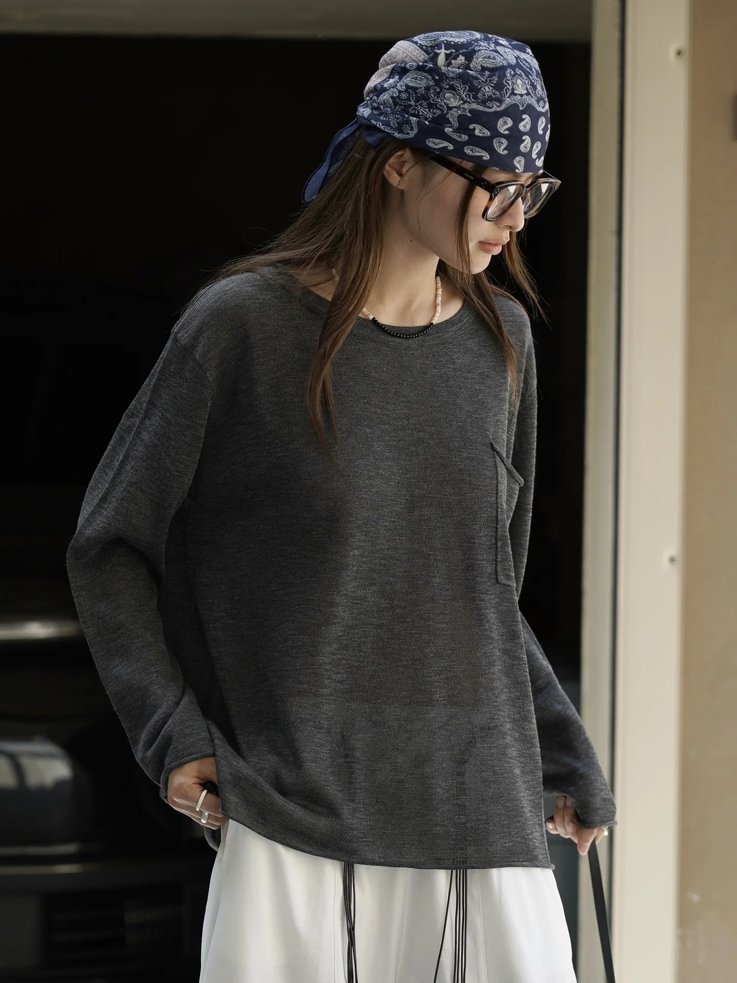 

Весенне-осенняя женская повседневная однотонная свободная трикотажная футболка с круглым вырезом и длинными рукавами и карманами