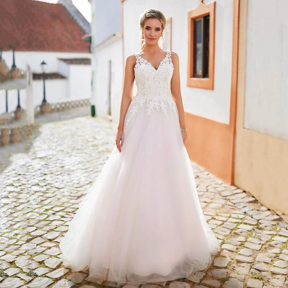 Spaghetti Strap Wedding Dresses Lace Appliques V Neck Bridal Gown Backless Tulle Brides Dress Romantic Bride Dress Customzied
