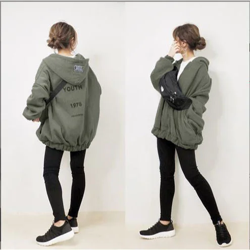 

Осенняя новинка: женская толстовка-кардиган средней длины в японском стиле с начесом, свободного кроя, с рукавами «летучая мышь» и молнией, с принтом-надписью