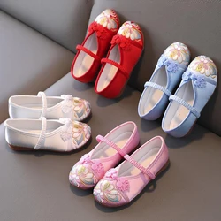 Nouvelles chaussures brodées à la main pour enfants, chaussures de Surface en tissu de Style chinois pour filles, chaussures Hanfu élégantes à motif de fleurs traditionnelles