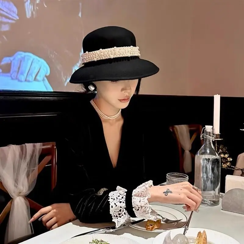 

Hepburn Elegant Wool Top Hat Women's Black Retro Shade Hat Pearl Design Light Luxury Versatile Wool Felt Hat