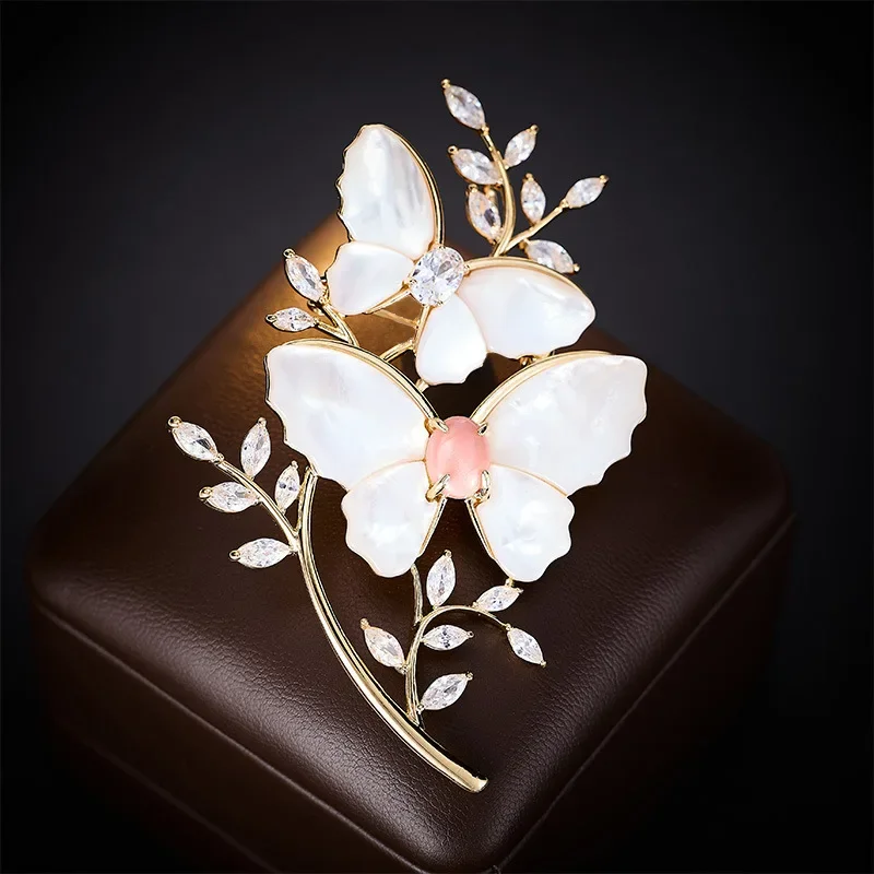 Новая брошь Queen Butterfly — это роскошный, элегантный и высококачественный аксессуар для женских вечерних броши.