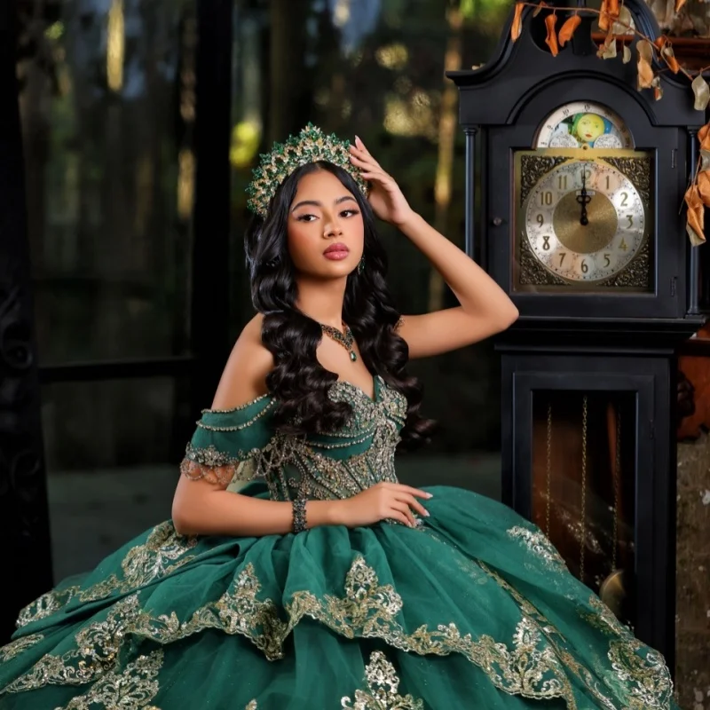 

Dark Green Quinceanera Dresses Off the Shoulder Decal Crystal Lace Layering Long tail Bow Vestido De 15 Quinceanera Customize