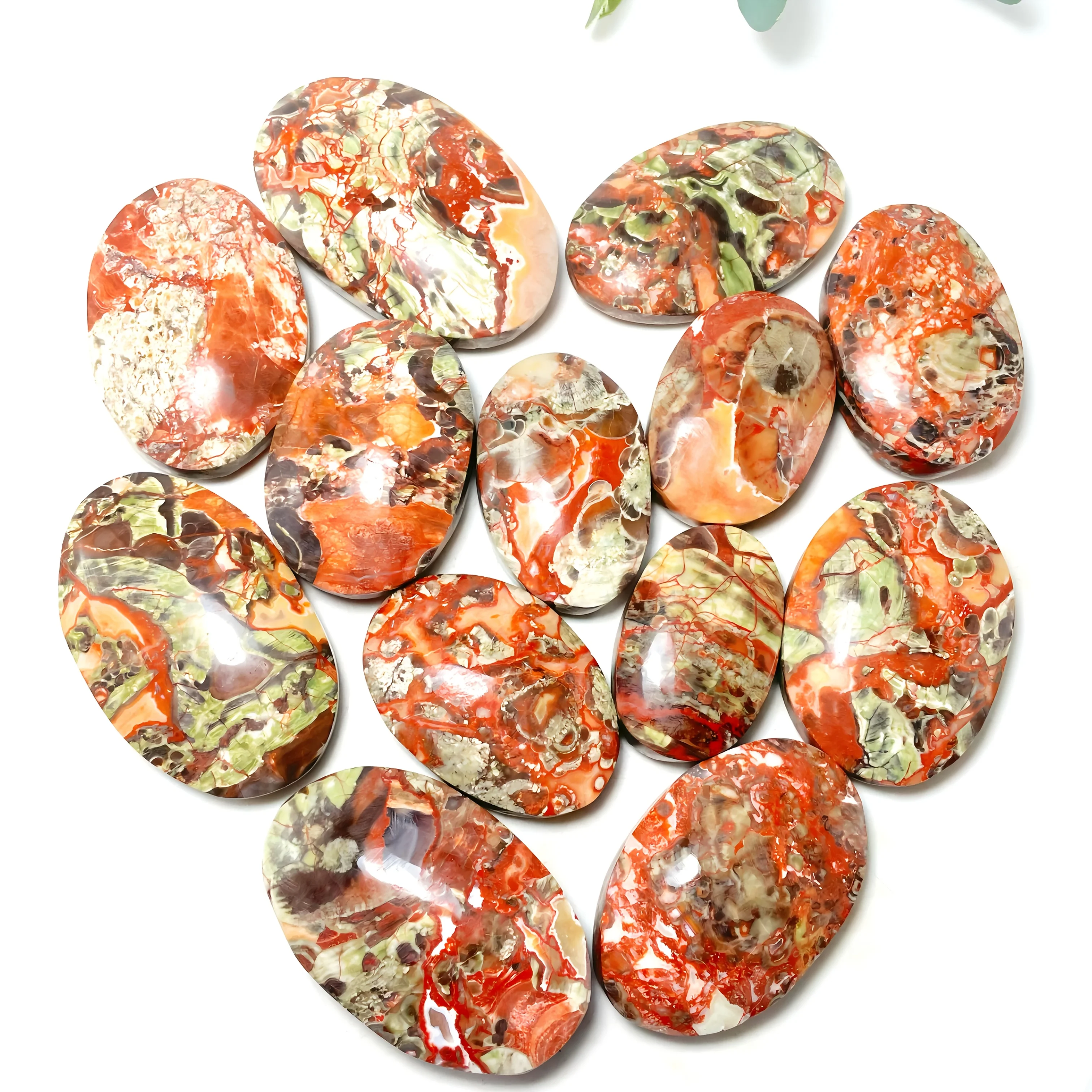 One agate palm stone, a money agate palm stone, a pocket crystal stone, a natural multicolored palm stone, can be put in a bag