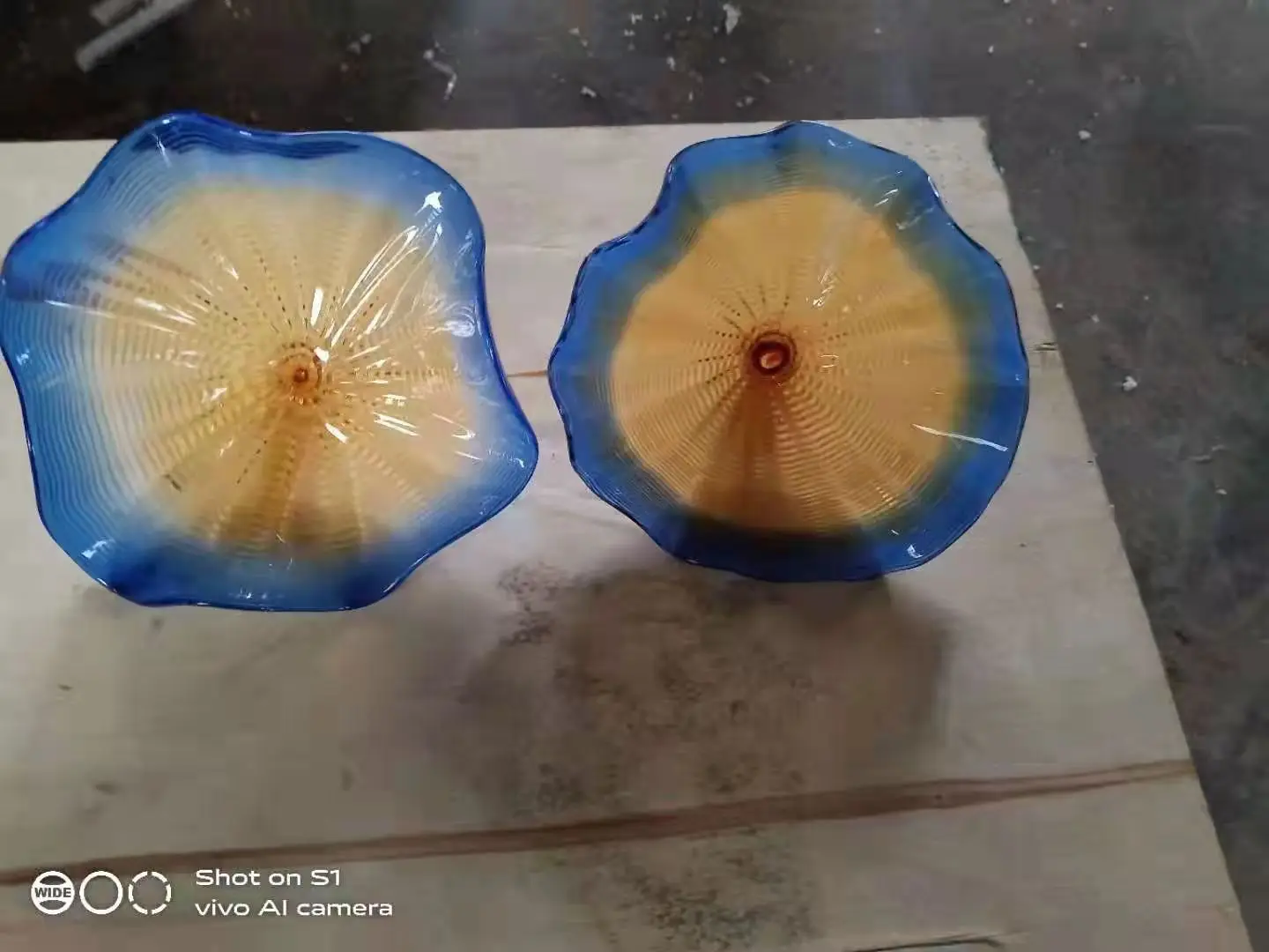 Hand Blown Glass Wall Art Lamp Italian Murano Flower Plates Design for Home Decor
