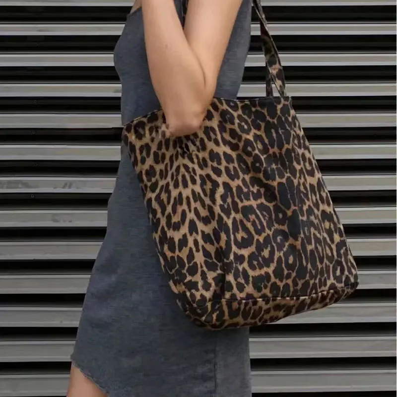 ‌ 2025 Nuova borsa tote con stampa leopardata per donna Borsa shopper spaziosa di grande capacità Borsa da lavoro con tracolla con manico superiore alla moda