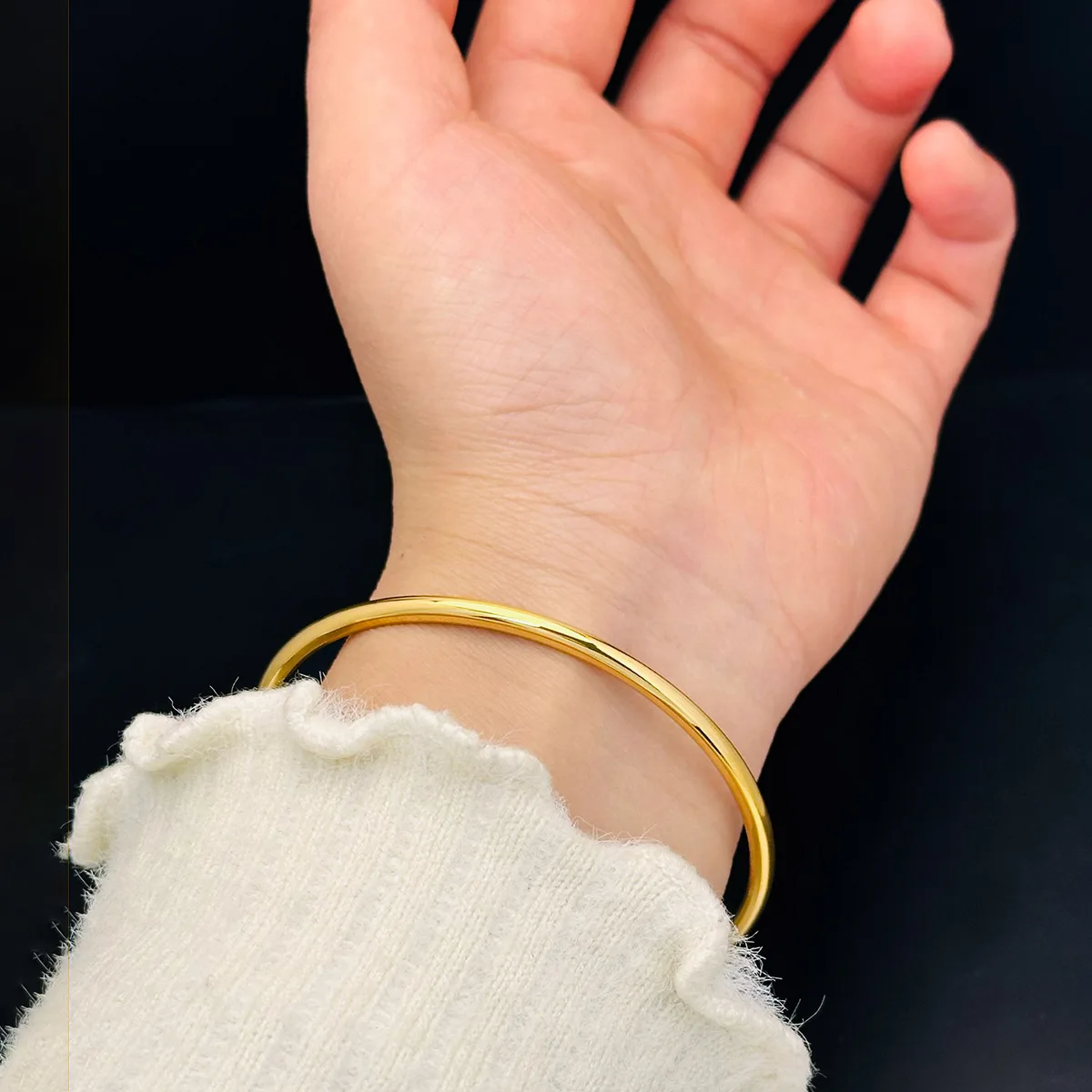 1 Piece Set Minimalist Plain Gold Bangle, Light Luxury Matte Style, Suitable for Daily Commute / Stacking / Gift Giving